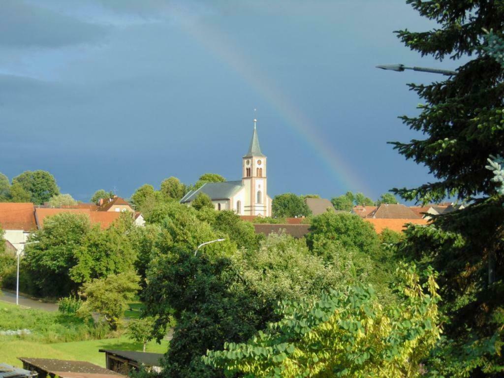 Obere Ferienwohnung Asshoff Zwischen Odenwald, Taubertal Und Bauland Berolzheim Exteriér fotografie